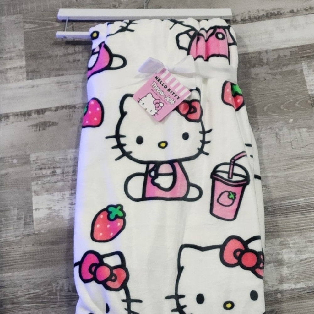 Hello kitty strawberry Milk Blanket